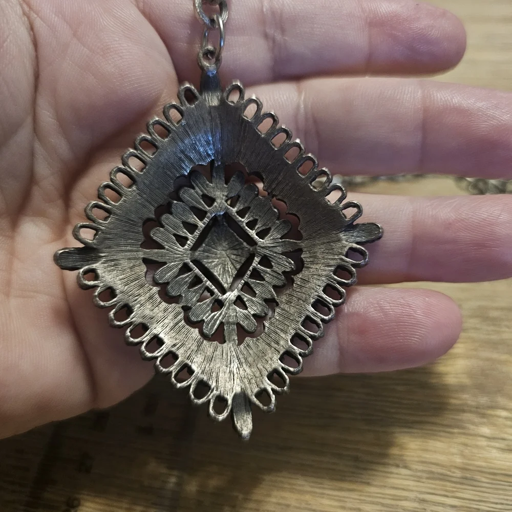 Vintage Embossed Silvertone Diamond-shaped Pendant Necklace